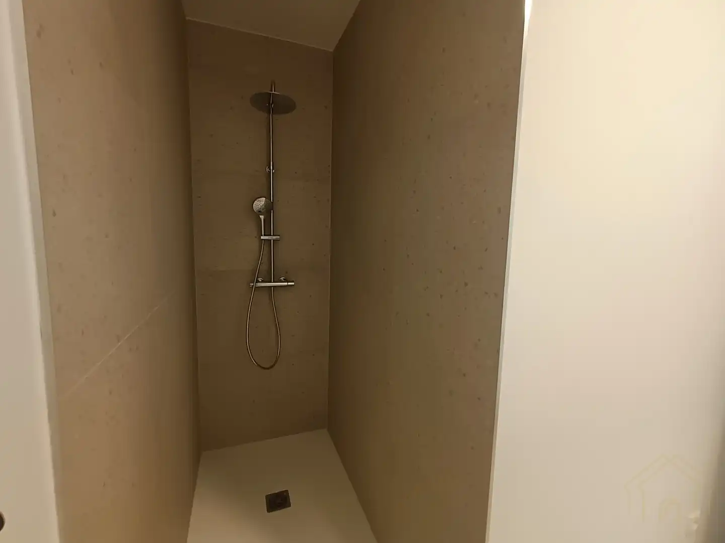 Instapklaar appartement met twee slaapkamers en garage, zuidgericht! foto 11