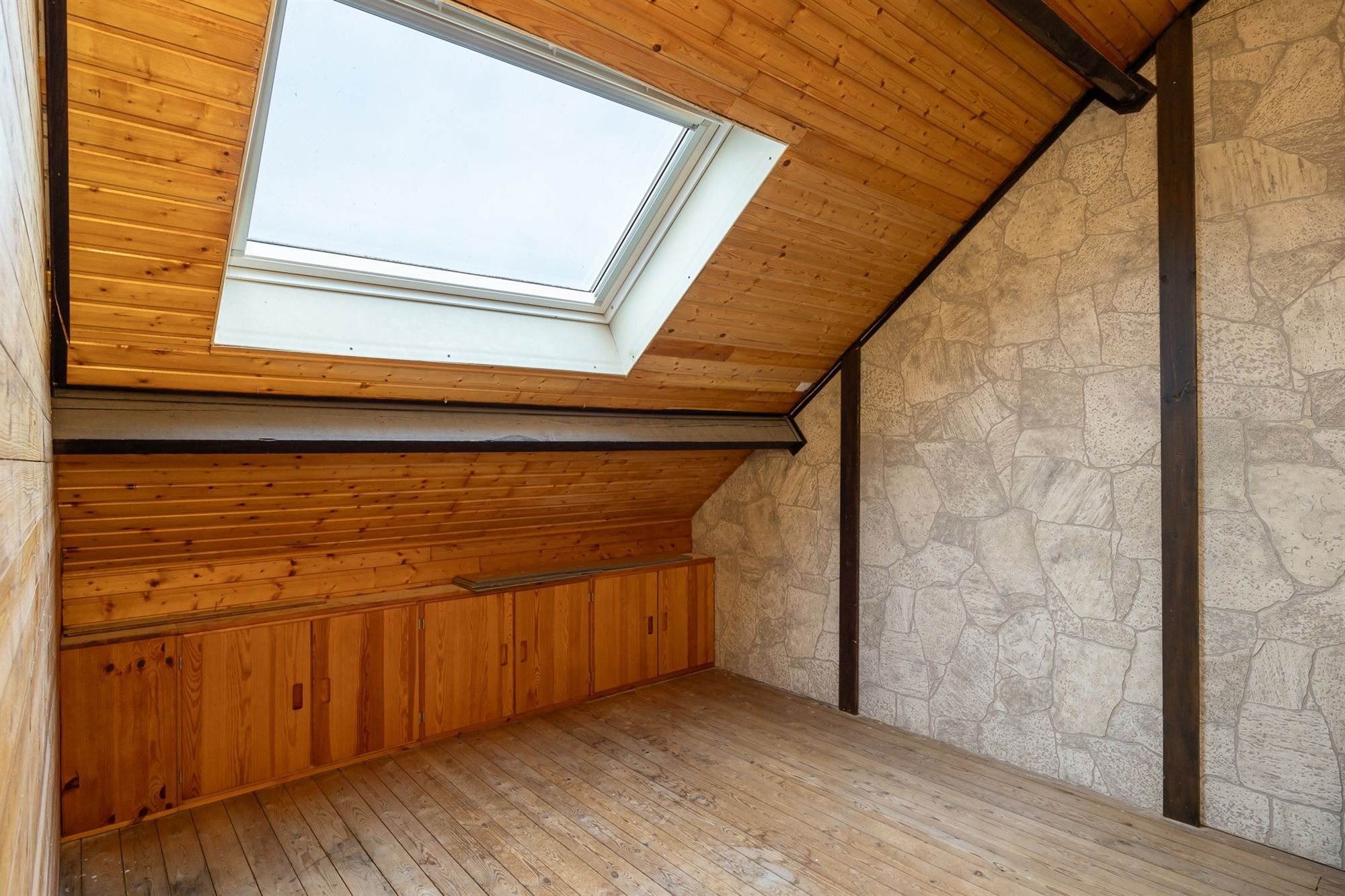 Ruime gezinswoning met drie slaapkamers en tuin foto 19