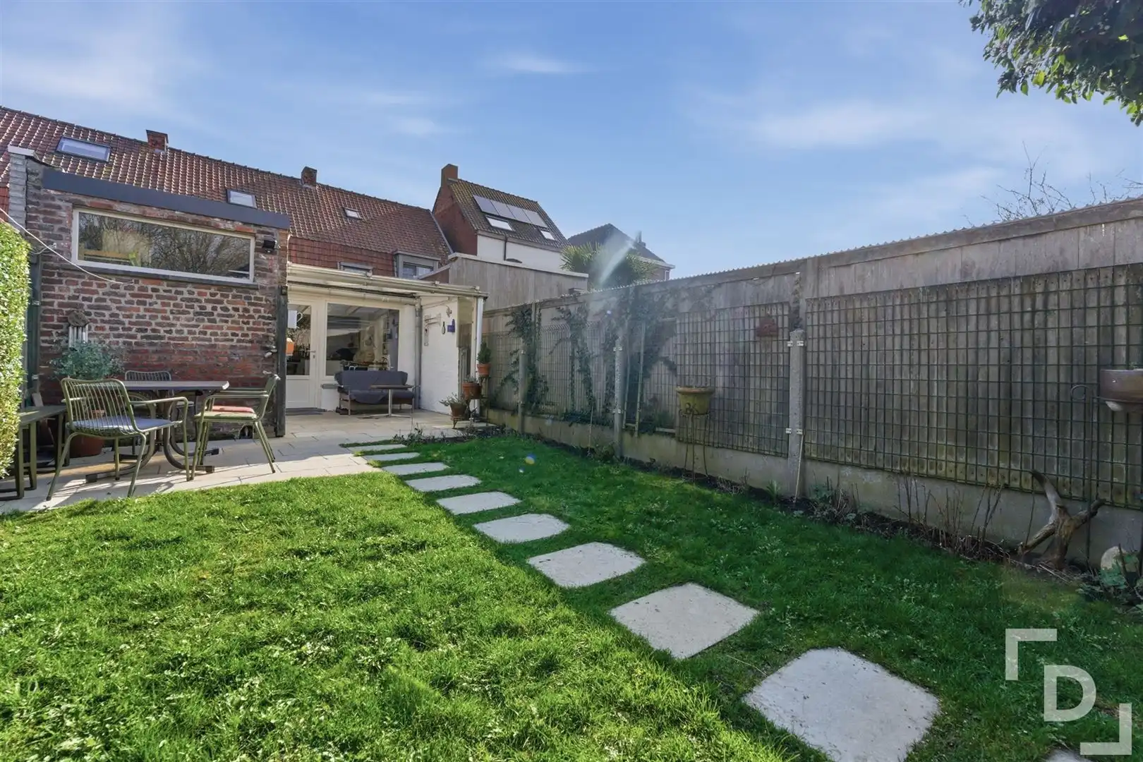 Ruime en energetische woning met uitweg en lostaande garage te koop in centrum Ieper. foto 20