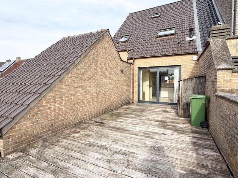 Ruim duplexappartement met terras en garage in Beveren foto 10