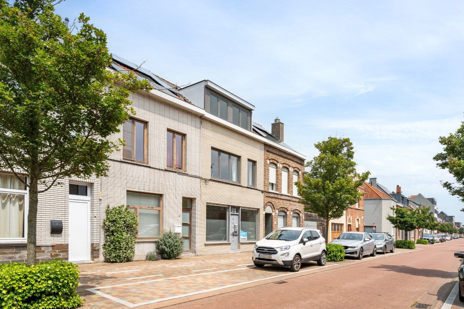 Ruime rijwoning met zeer veel potentieel op gunstige ligging! foto 20