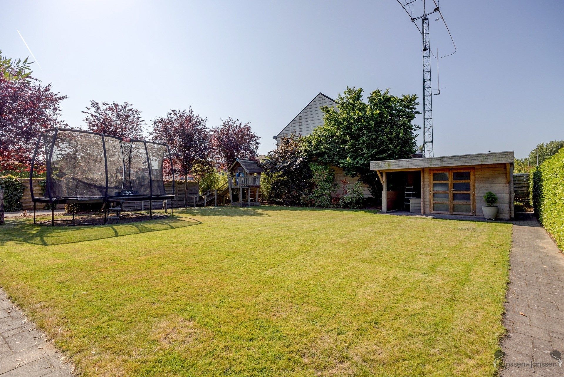 Rustig gelegen gezinswoning met veel privacy foto 6