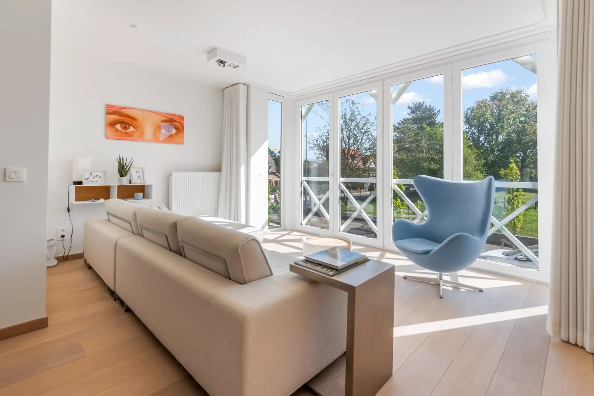 Recent app  gelegen in het commerciële centrum van Knokke-Heist met vrij zicht foto {{pictureIndex}}