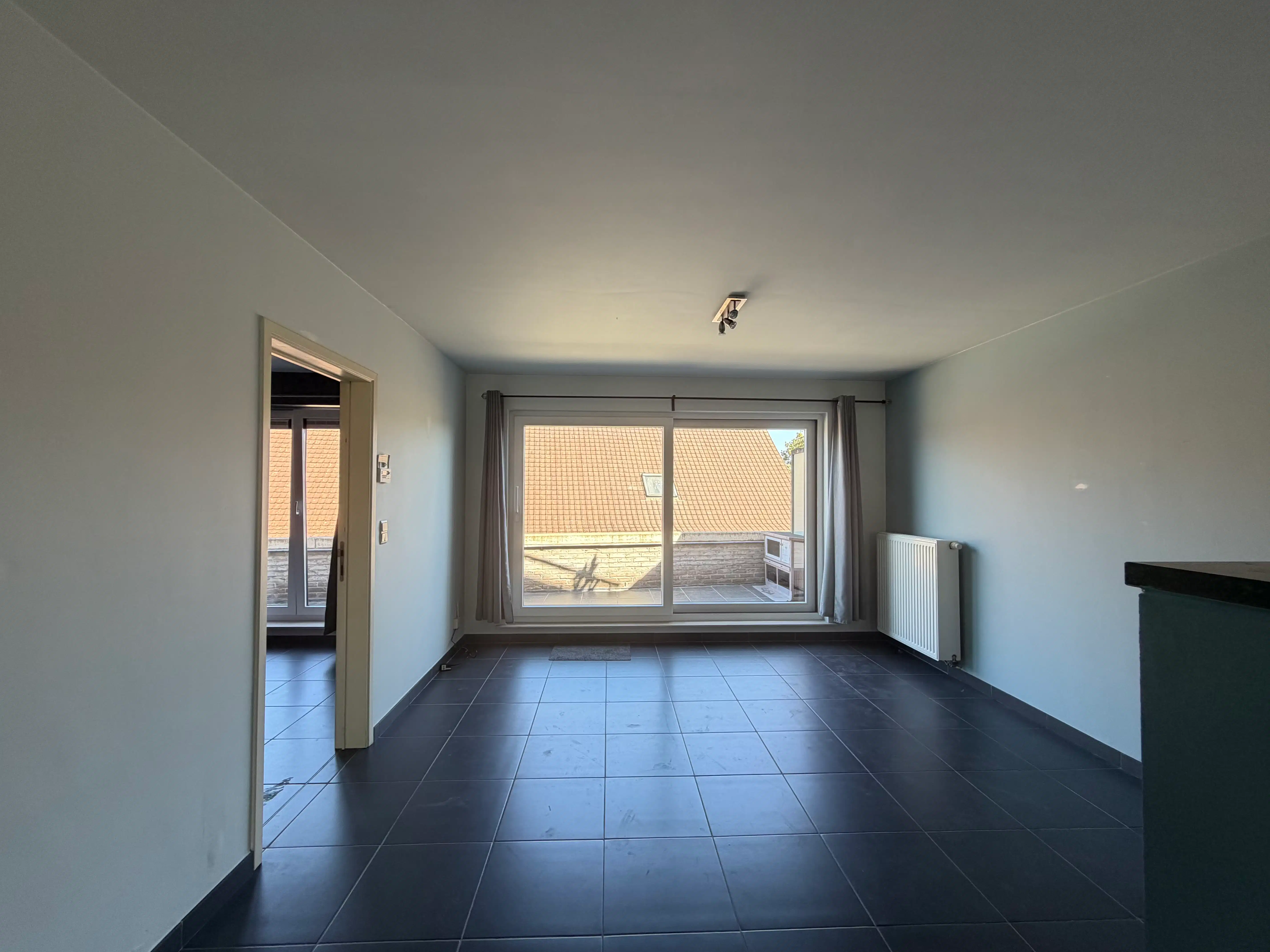 Instapklaar appartement met ruim terras te huur foto 4