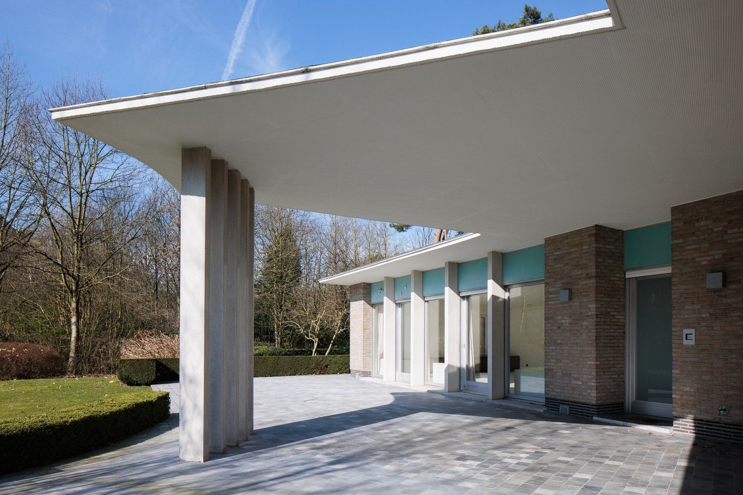 Architecturale woning op een perceel van ca. 6.395 m² foto 4