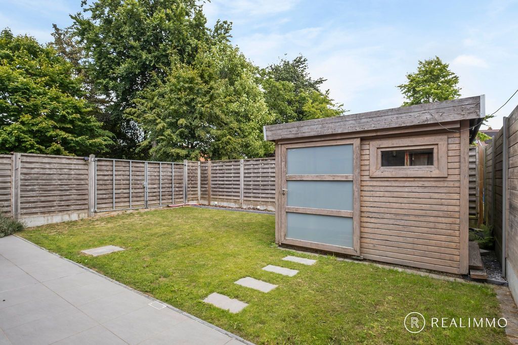 Recente halfopen woning in rustige straat! foto 17
