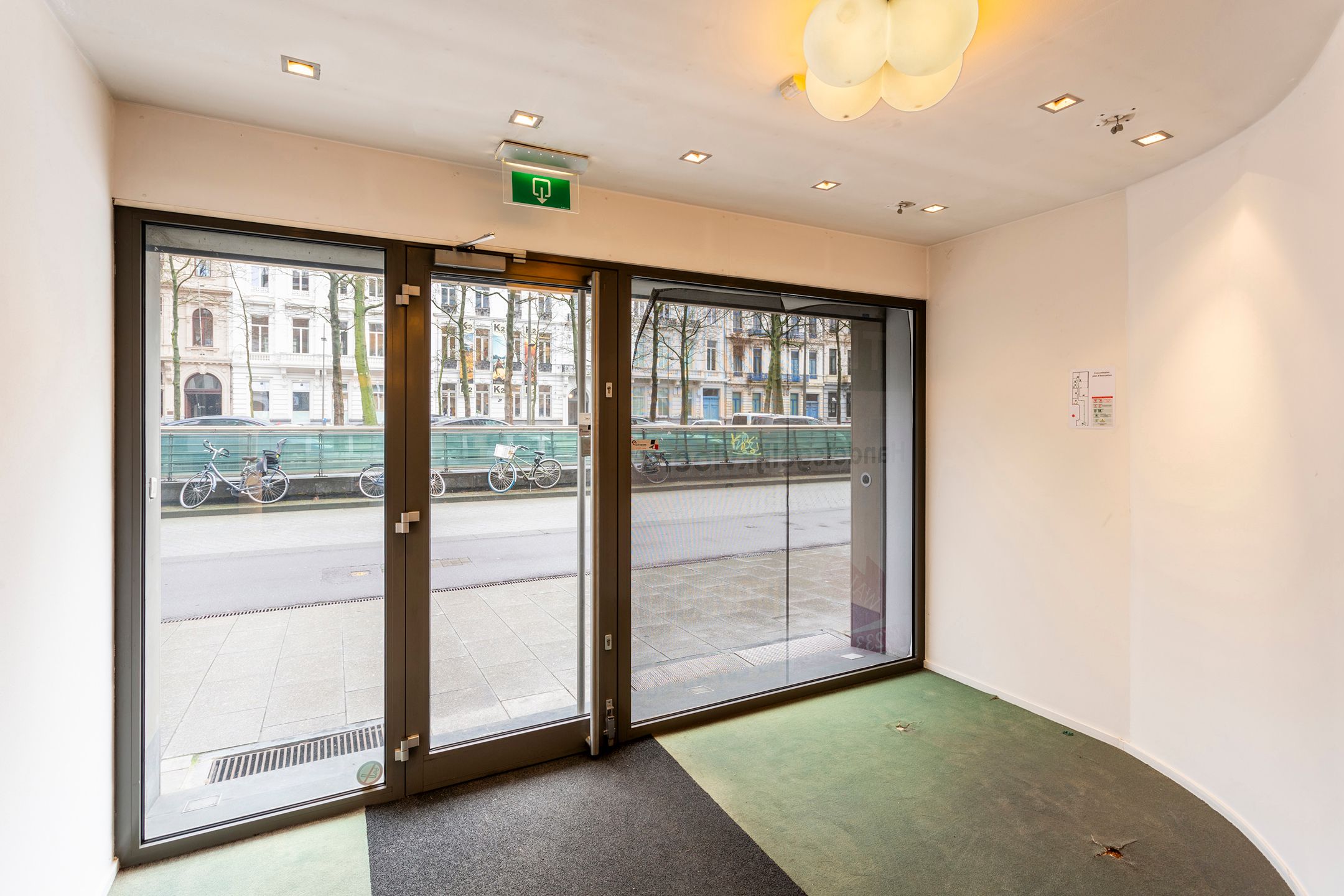 commercieel gelijkvloers ca 130 m² nabij theaterplein foto 3
