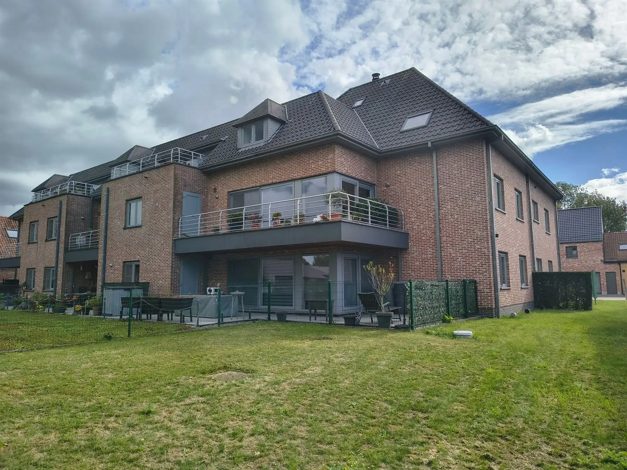 Appartement - Gelijkvloers - met 2 slaapkamers, groot terras en ondergrondse autostaanplaats foto 18