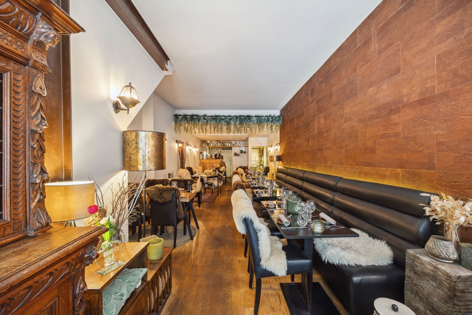 Commercieel pand met instapklare duplex op zichtbare locatie in Brasschaat! foto {{pictureIndex}}
