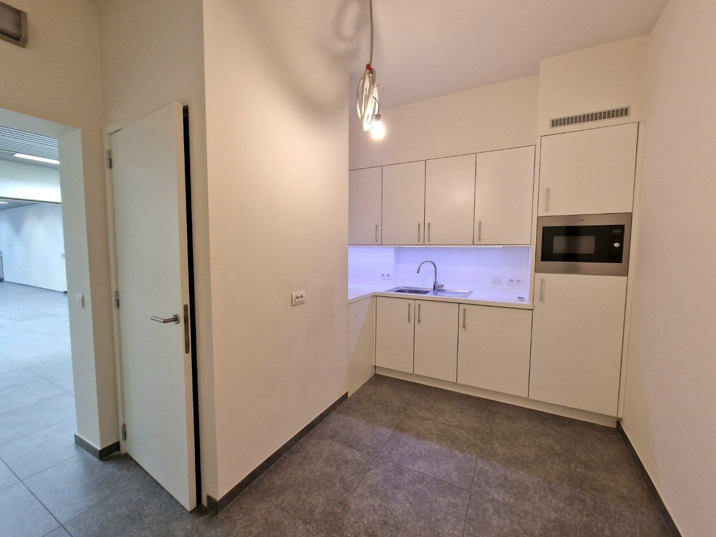MODERNE WINKELRUIMTE VAN 129 M² IN CENTRUM IEPER foto 10