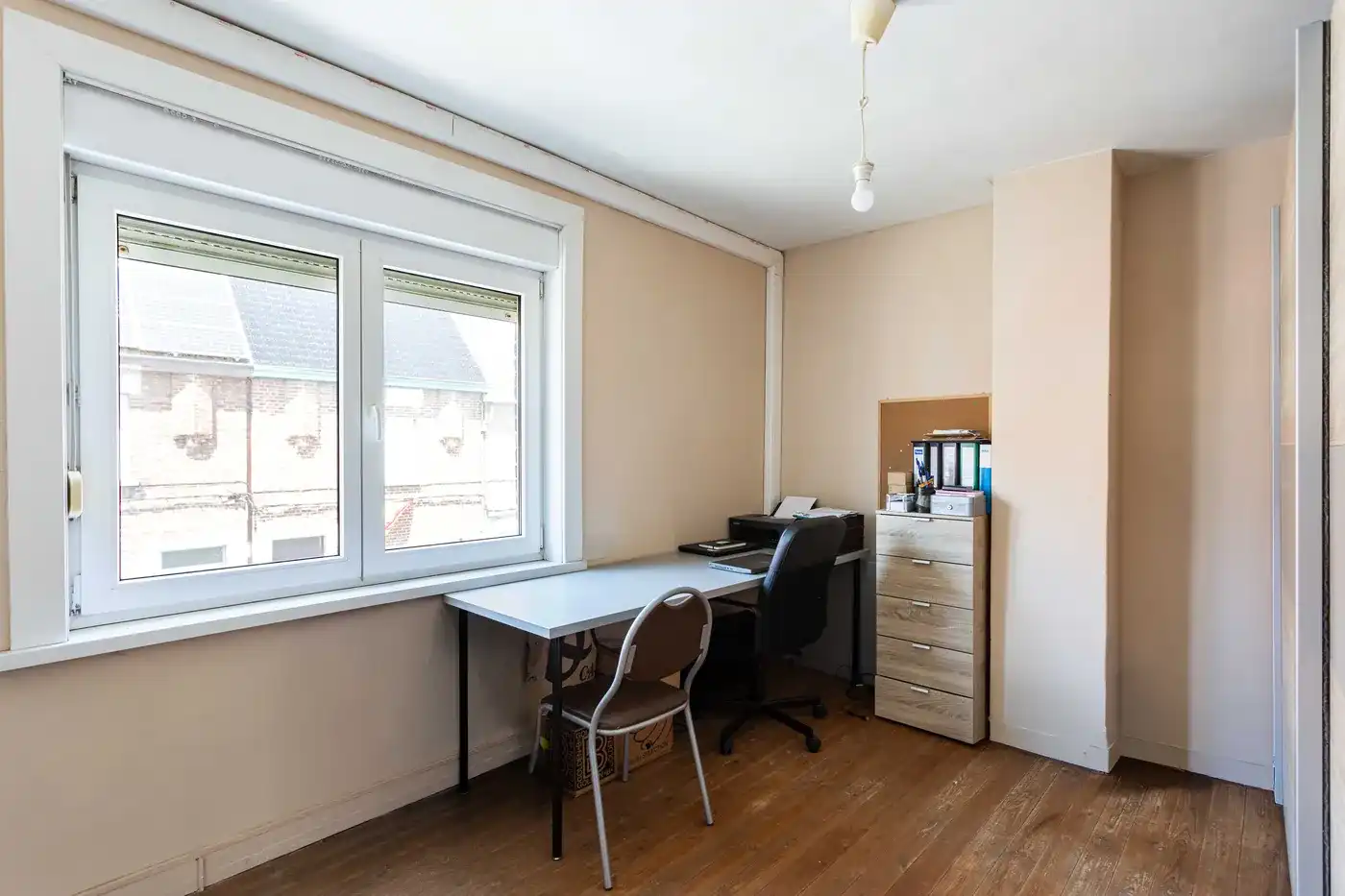 Licht op te frissen woning met goede ligging in Zwevegem foto 8