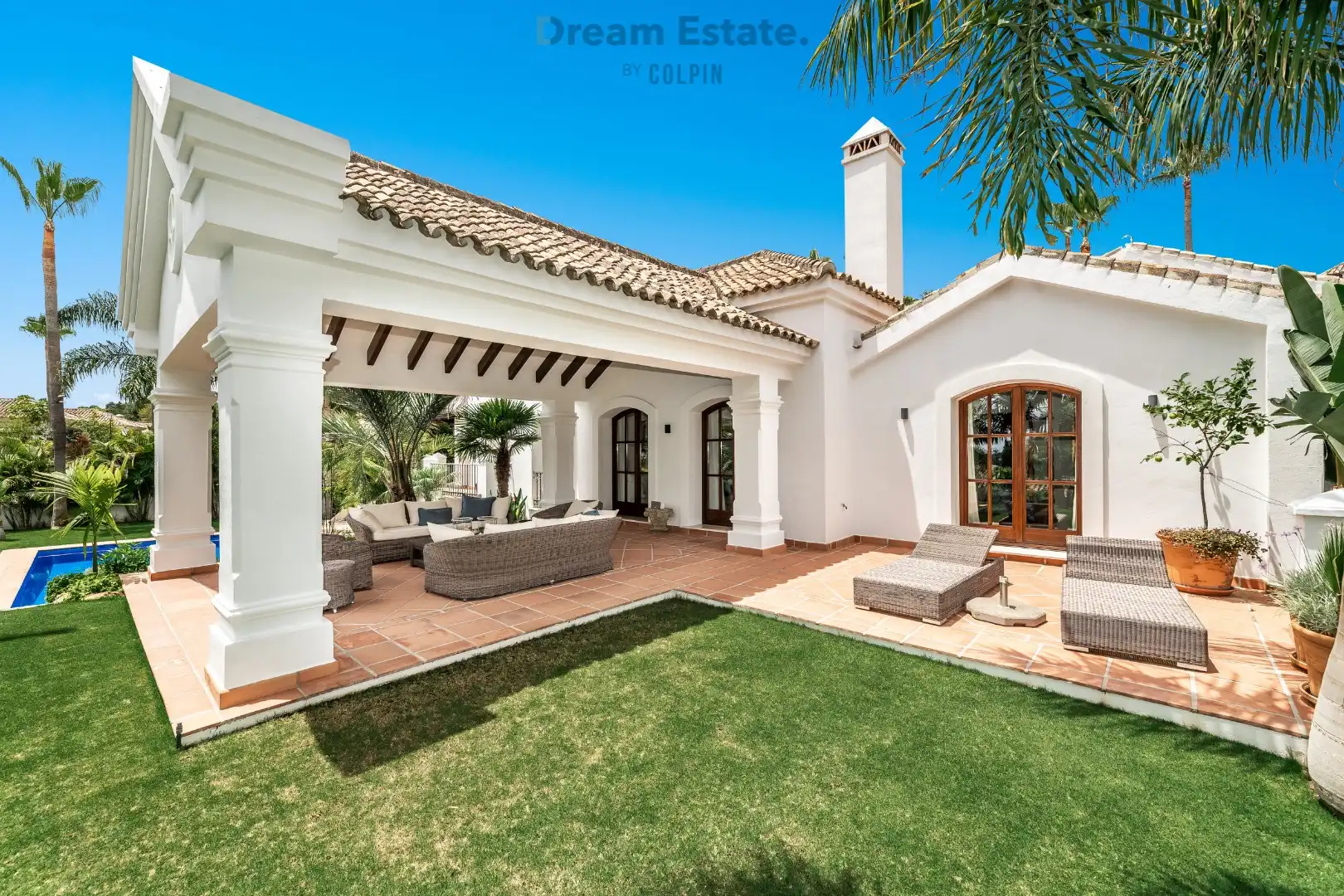 Een werkelijk prachtige Andalusische villa tegenover de golf te Benahavis regio. foto 8