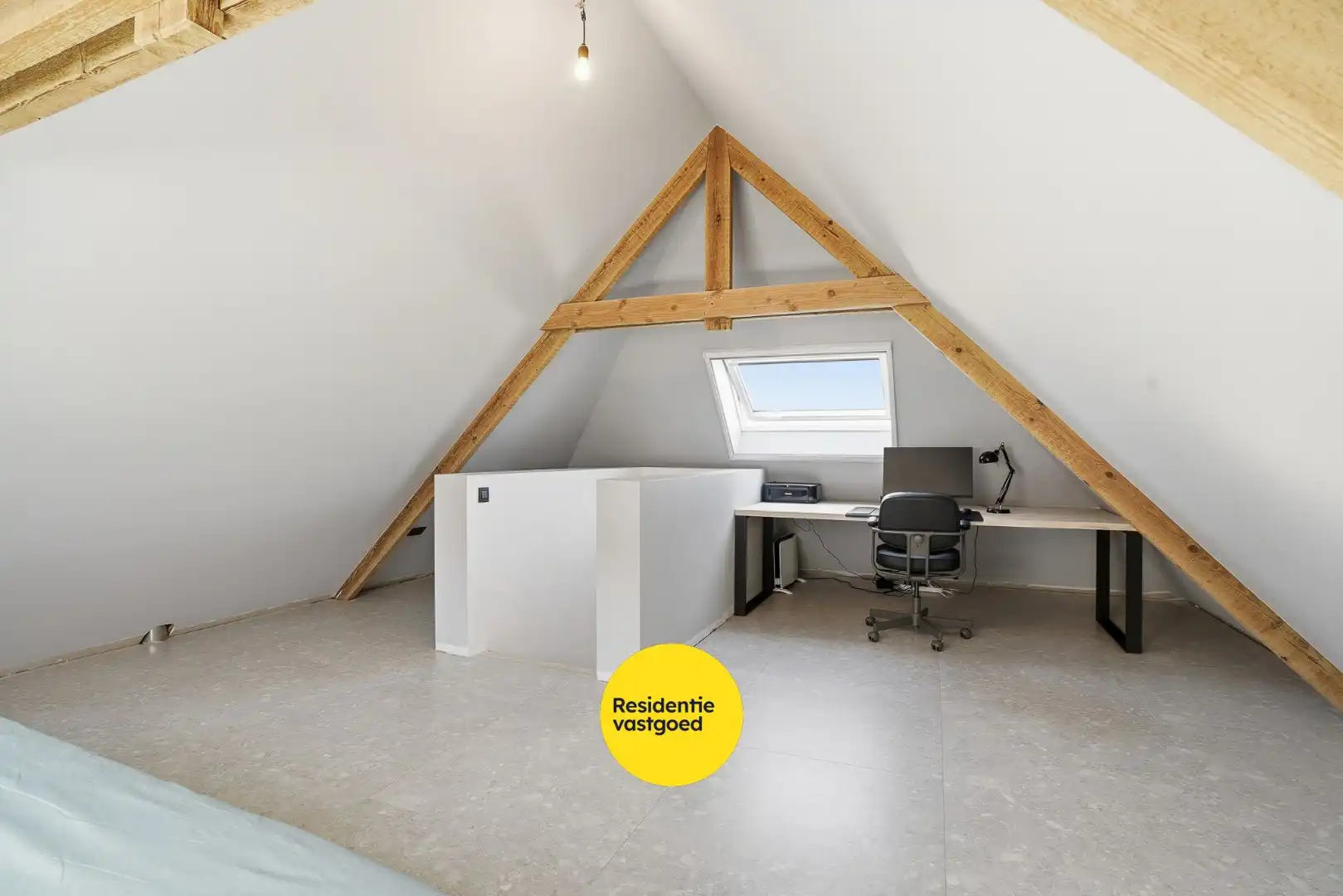 Volledig gerenoveerde alleenstaande woning op toplocatie in Zedelgem foto 22
