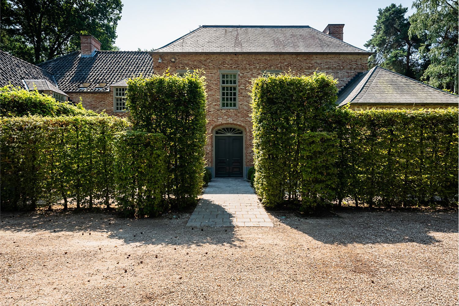 Tijdloze Vlassak-Verhulst villa op 3.016 m2 foto {{pictureIndex}}
