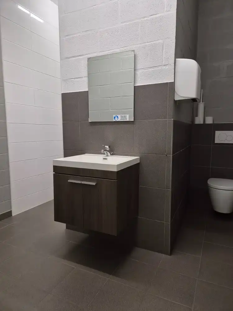KMO-unit met kantoor foto 30
