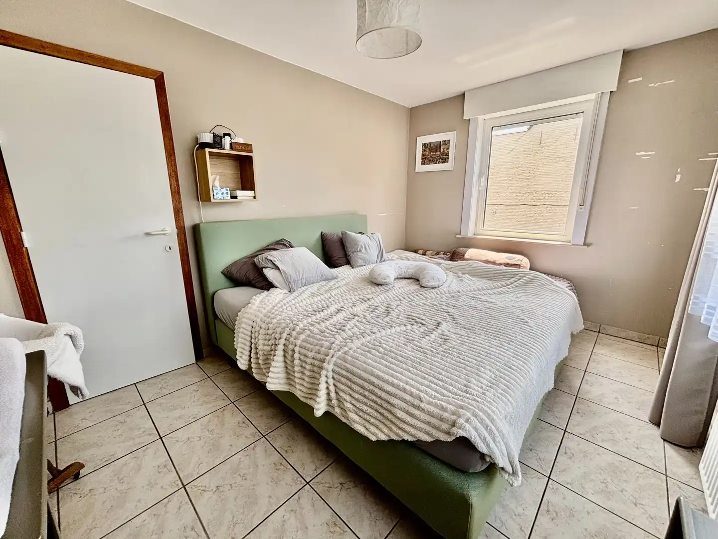 Lichtrijk hoekappartement met 2 slaapkamers, terras en garage te huur in Izegem foto 9