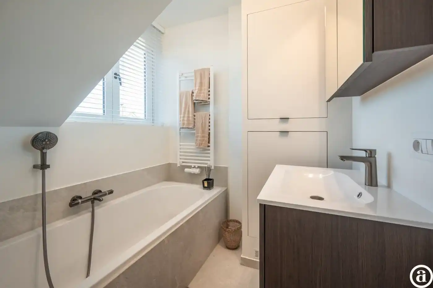 Stijlvol gerenoveerd appartement nabij het Dominicanenkerkje. foto 12