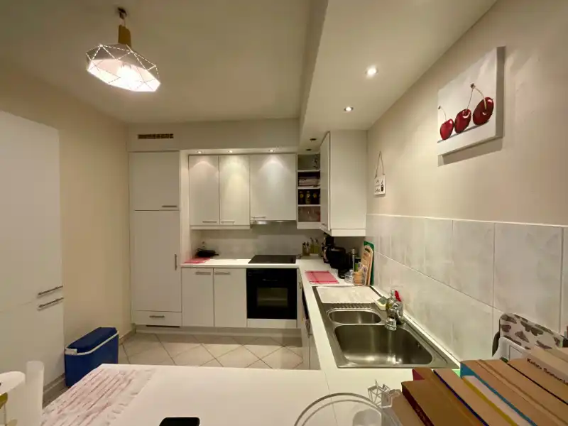 Opbrengsteigendom met handelspand en 2 appartementen met 2 slaapkamers foto 17