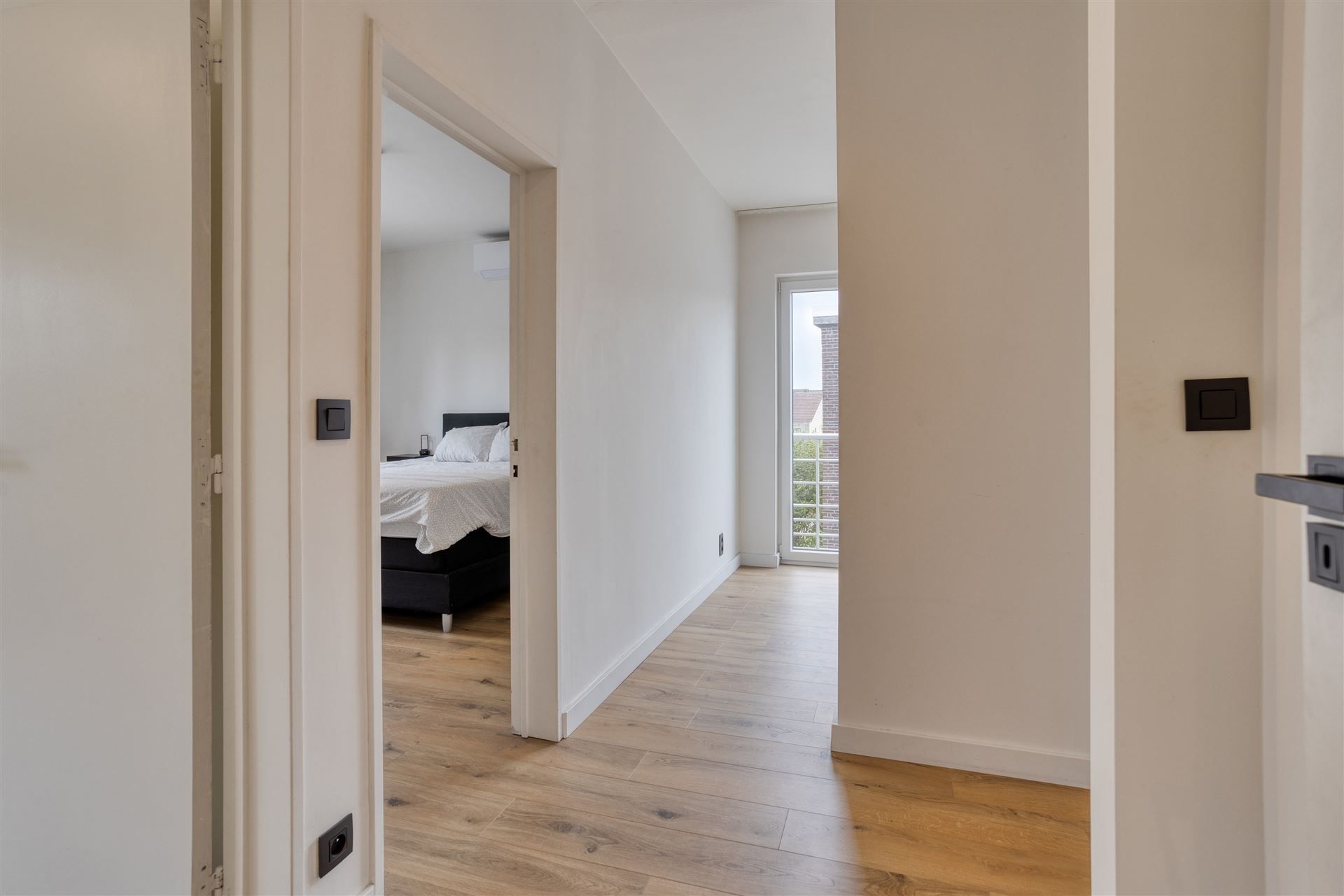 Volledig Gerenoveerd appartement met 3 Slaapkamers en terras foto 11