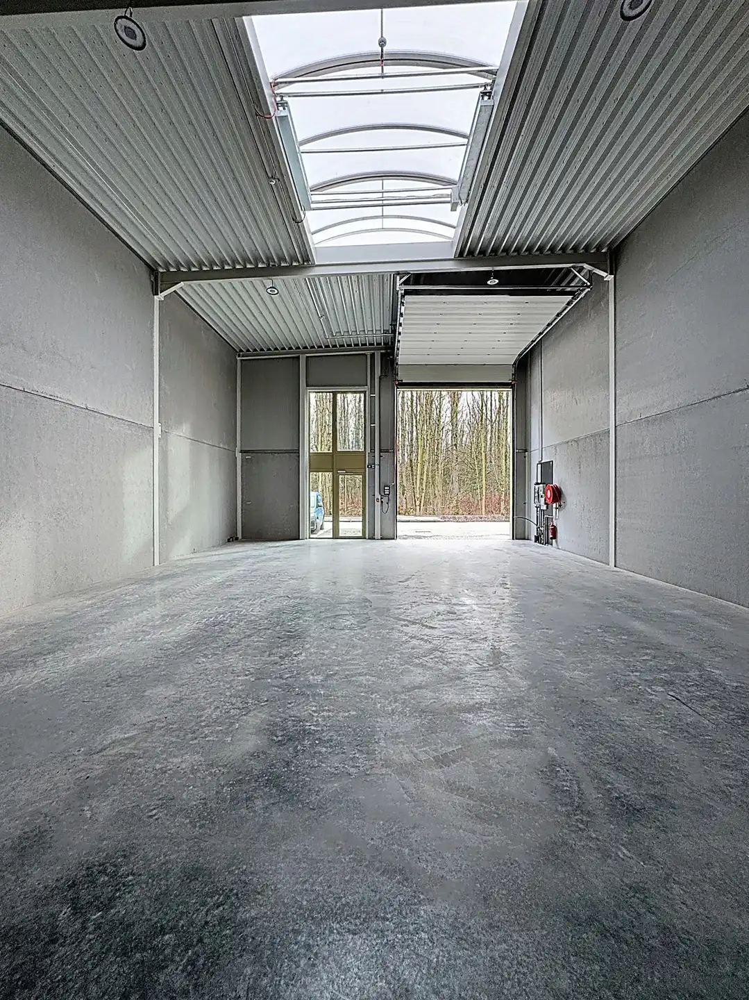 Nieuw magazijn van ±155 m² te huur – Strategische ligging foto 7