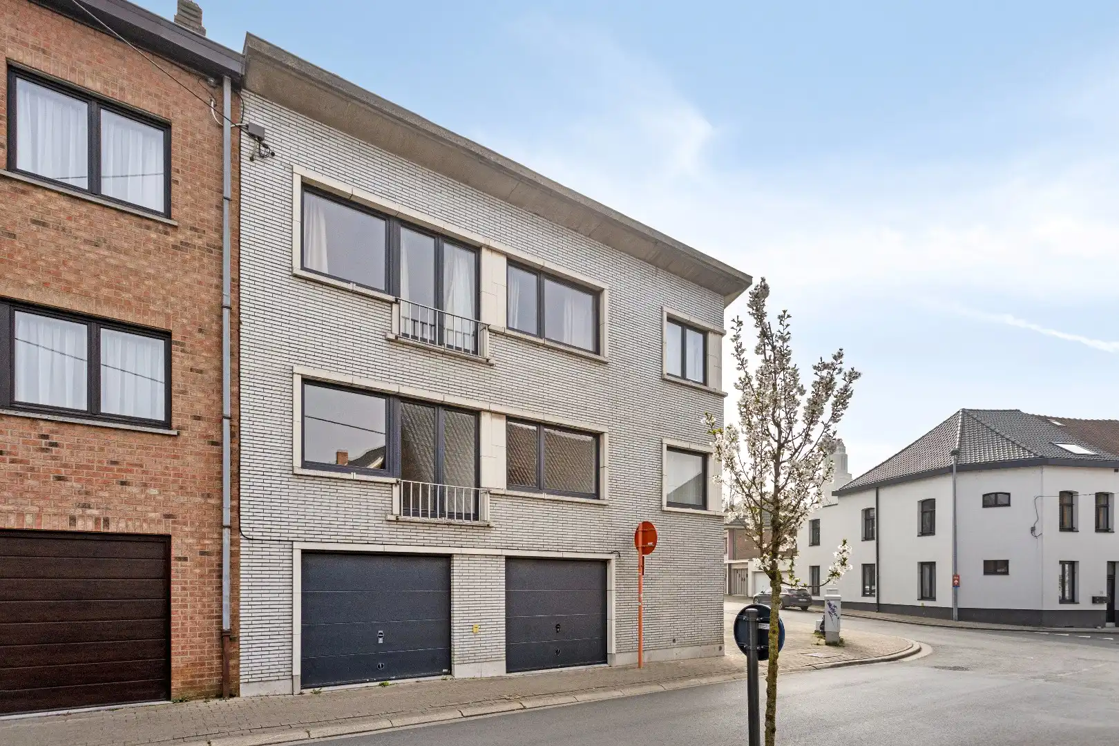 Ruim appartement 2 slpks, balkon en garage foto 2