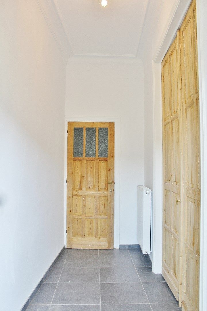 Volledig vernieuwde stadswoning met behoud van authentieke stijl foto 2