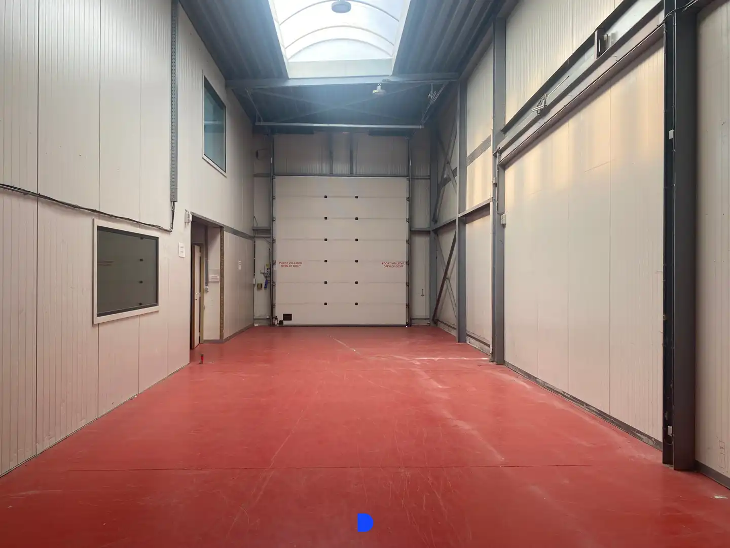 Bedrijfsgebouw op uitstekende zichtlocatie langs de Ring (R32) te Roeselare. foto 3