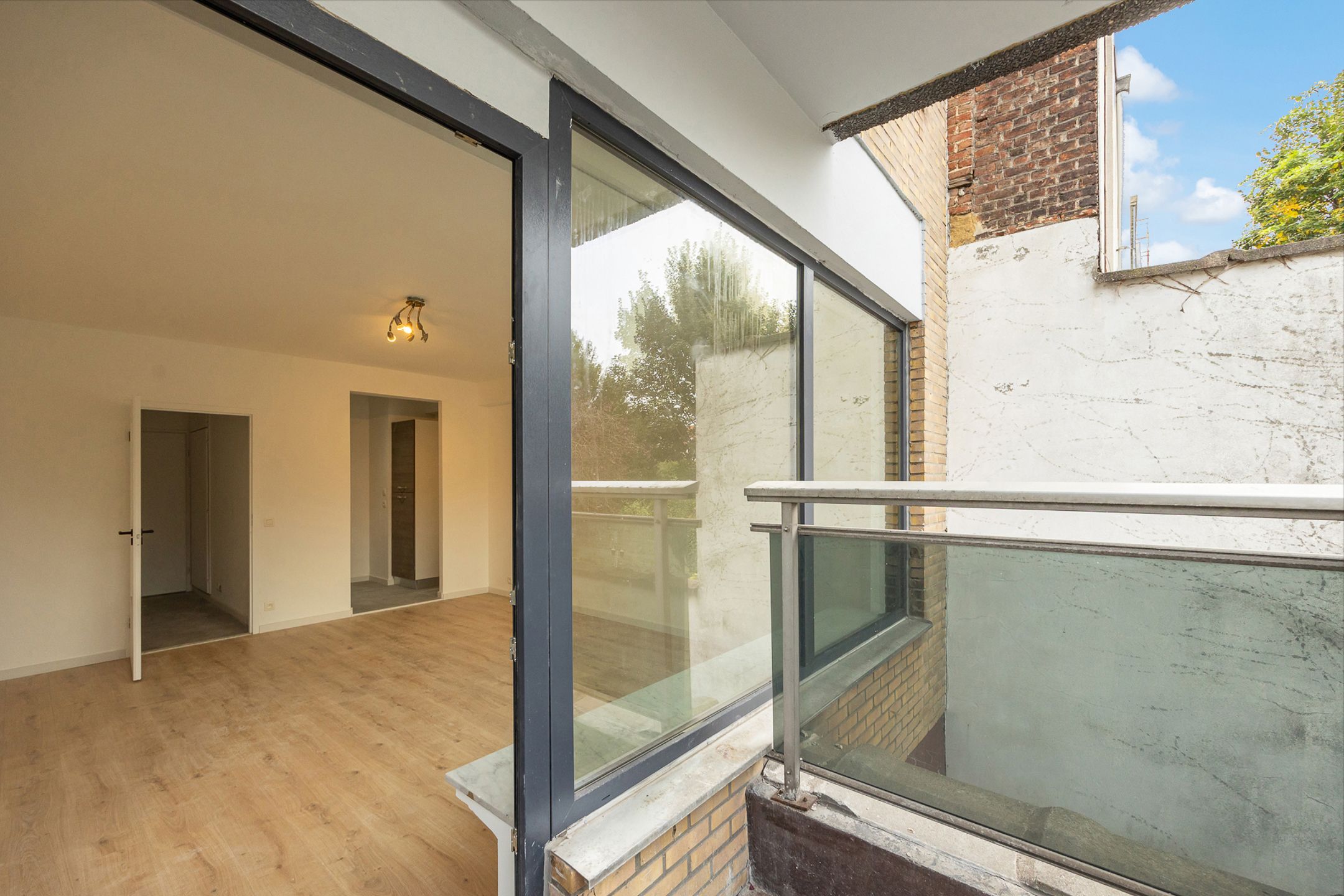 ANTWERPEN-HARMONIE - Vernieuwde studio met terras foto 6