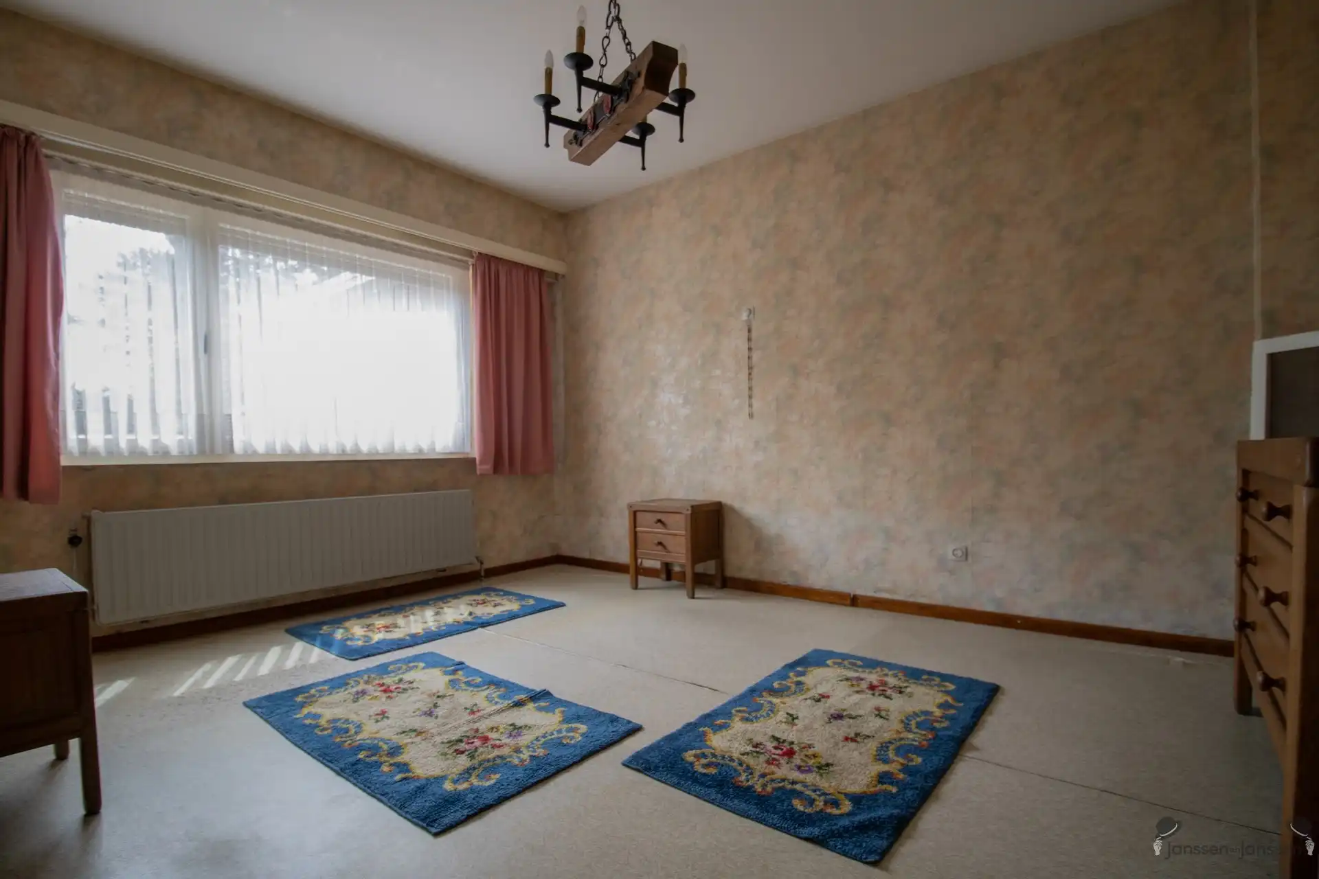 Te renoveren woning met 3 slaapkamers en gekoppelde garage op 613 m². foto 6