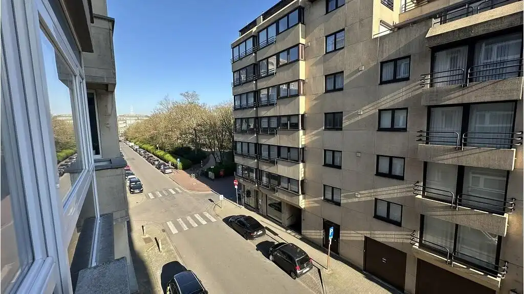 Instapklaar 2-slaapkamerappartement te koop in Oostende foto 12