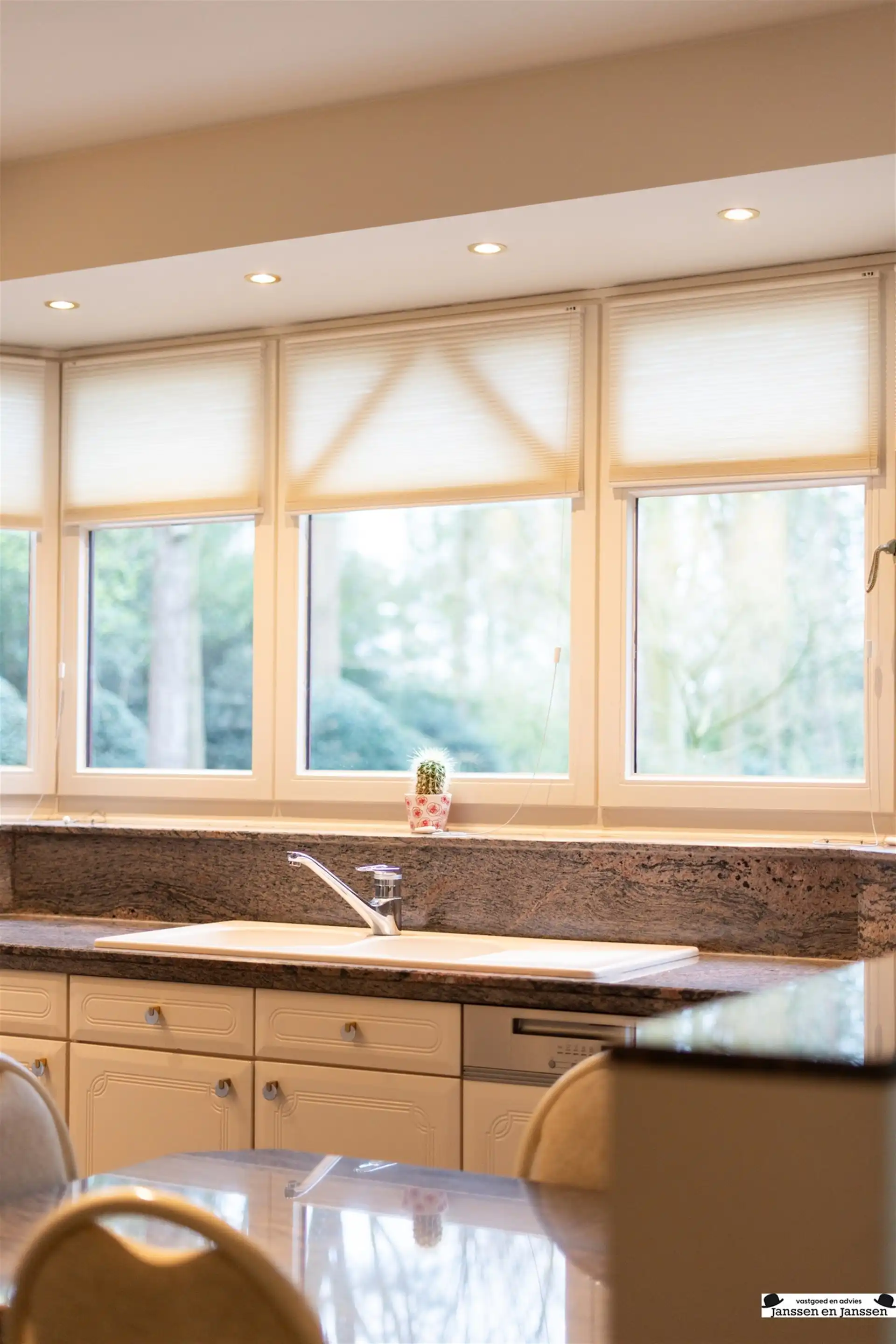 Karaktervolle villa op aan de Bredabaan te Gooreind  foto 8