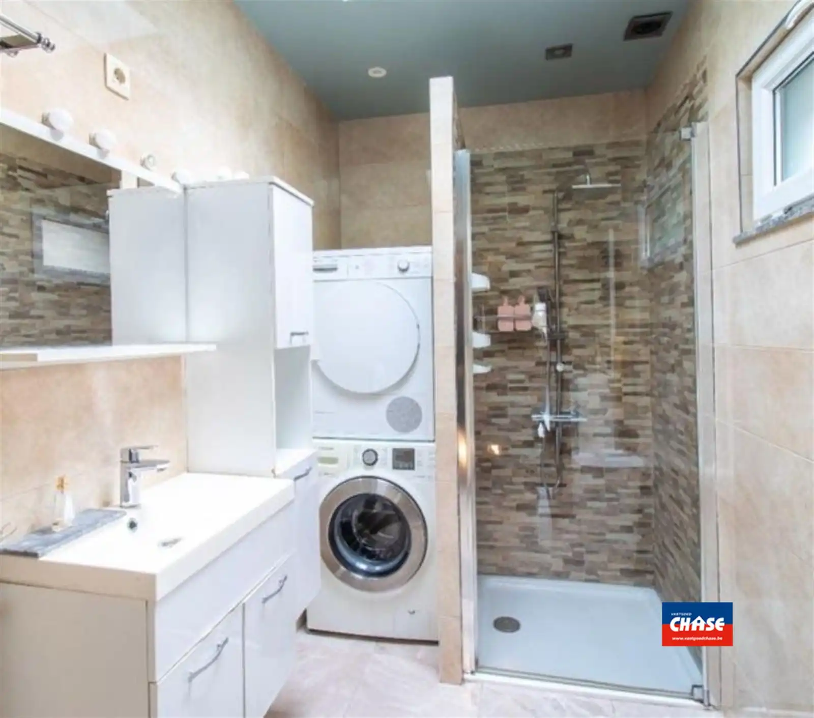 Instapklare bel-étage met 2 slpks, garage en tuin foto 14