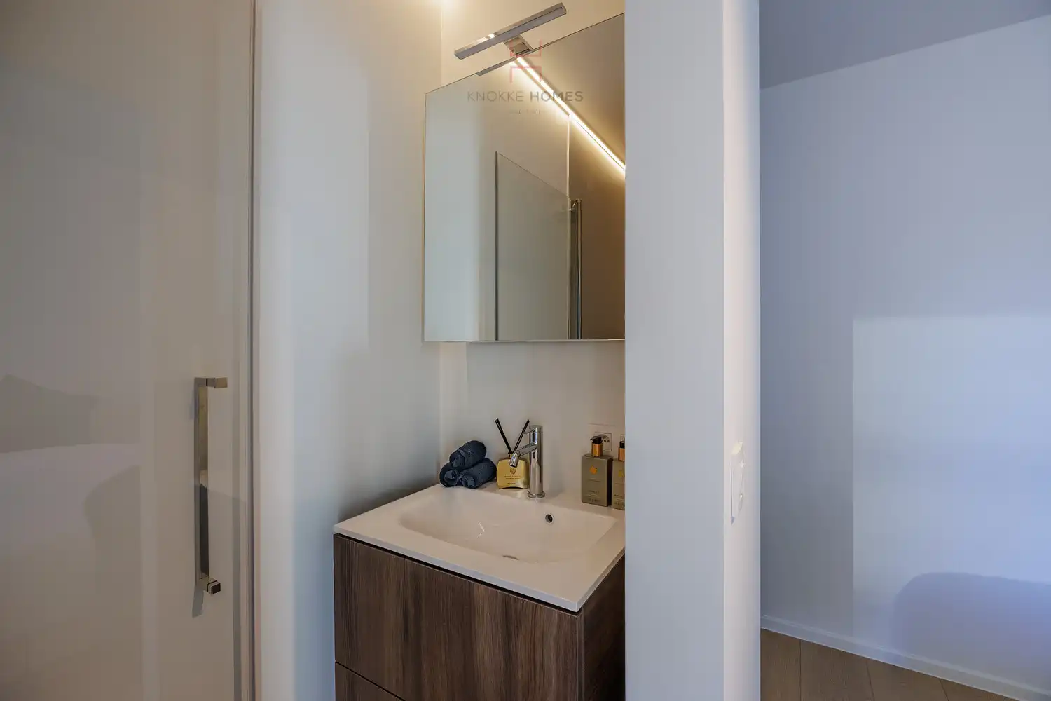 Prachtig gerenoveerd 2- slaapkamer appartement met frontaal zeezicht. foto 19