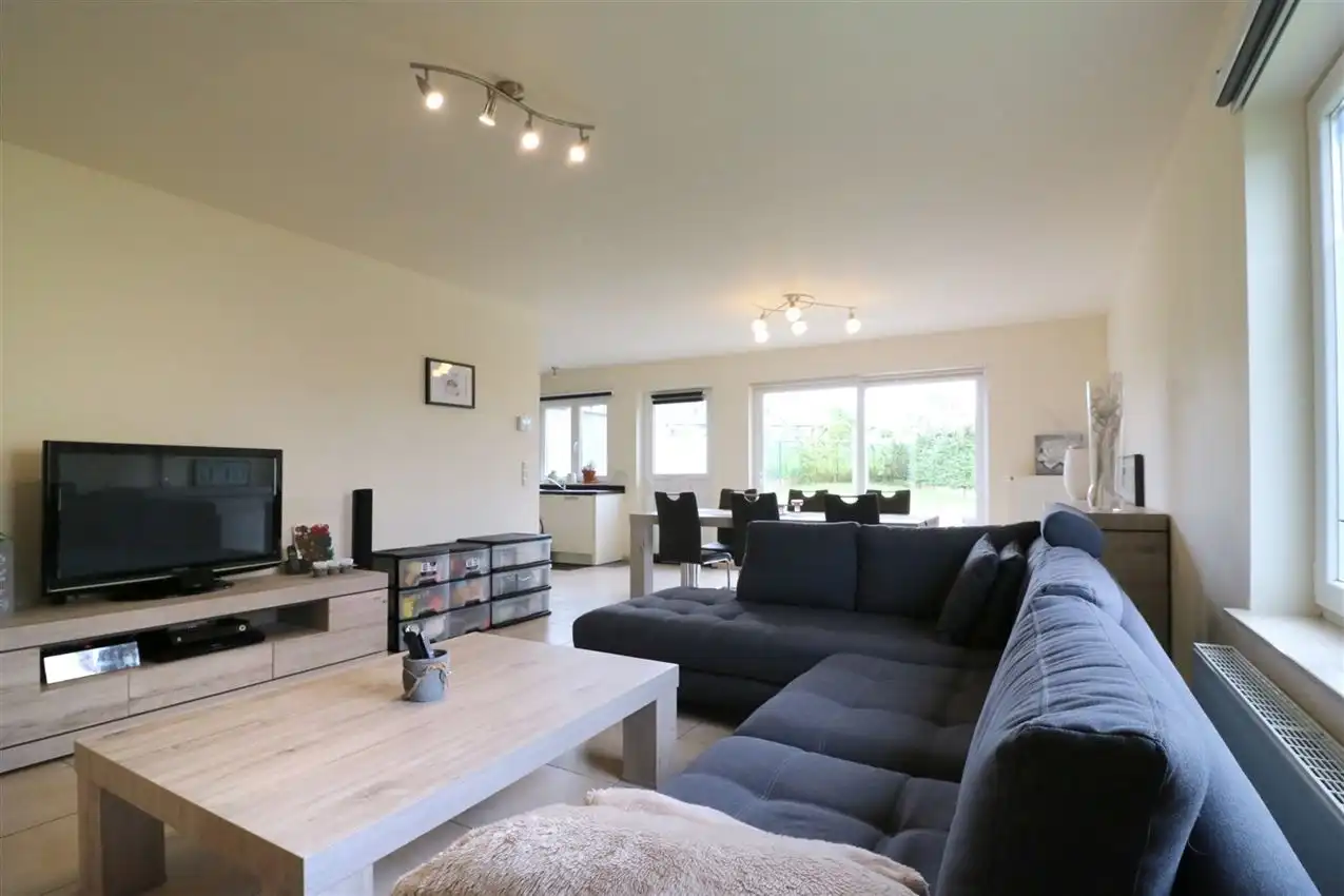 Moderne driegevelwoning met 3 slpk en tuin op rustige locatie foto 3