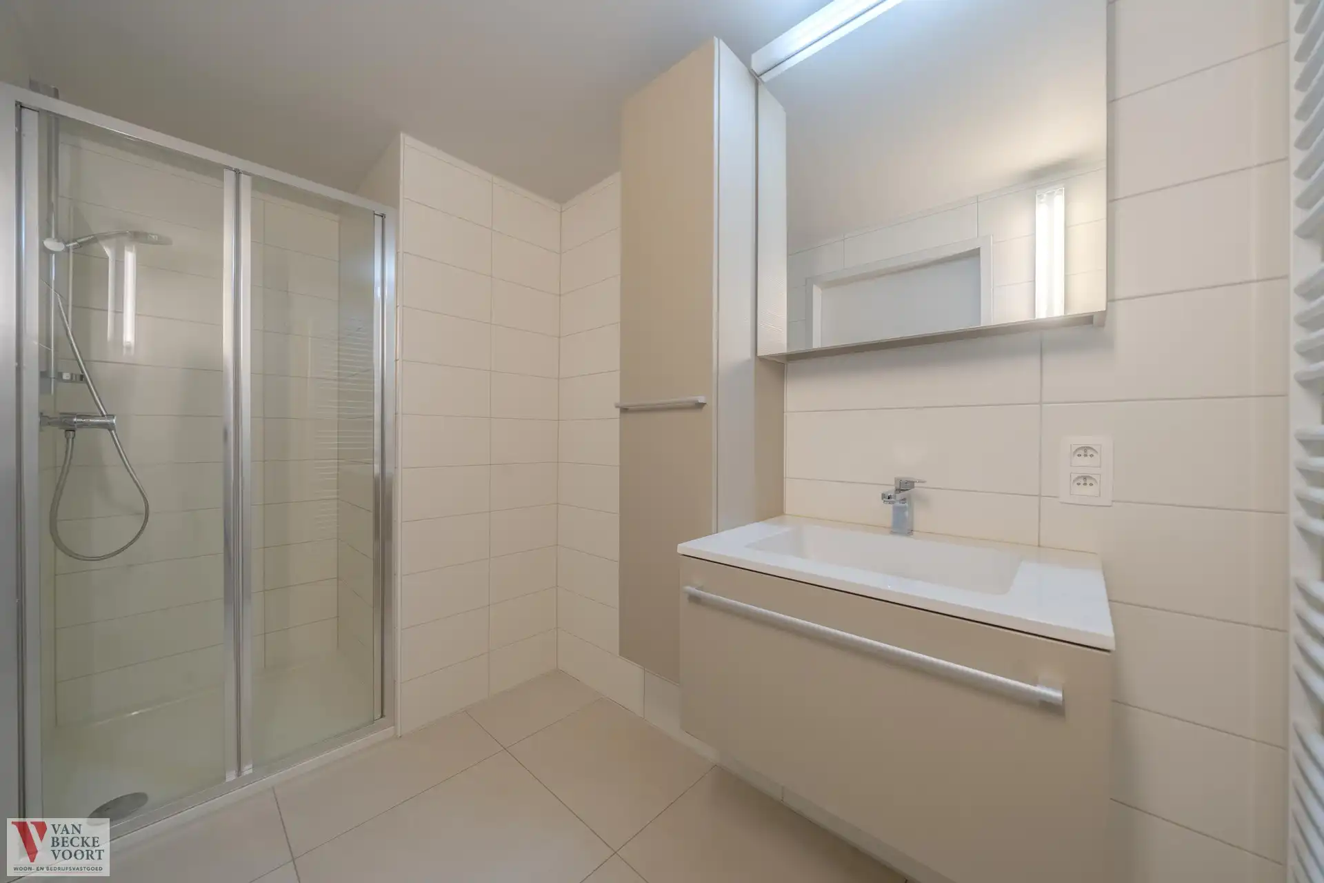 Appartement in gerenoveerd eclectisch herenhuis aan de Sint-Jozefkerk foto 11