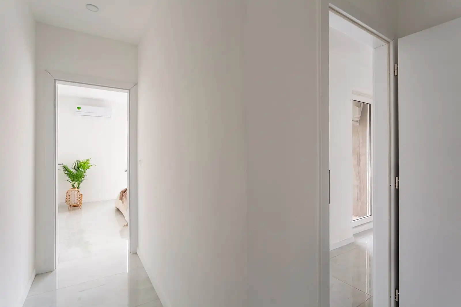 Recent gerenoveerd app. met 2 slpks en 2 terrassen foto 25