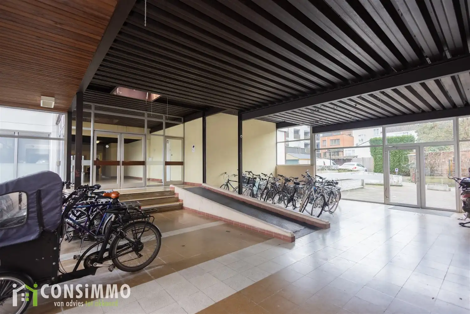 Handelspand met appartement in het centrum van Genk foto 20