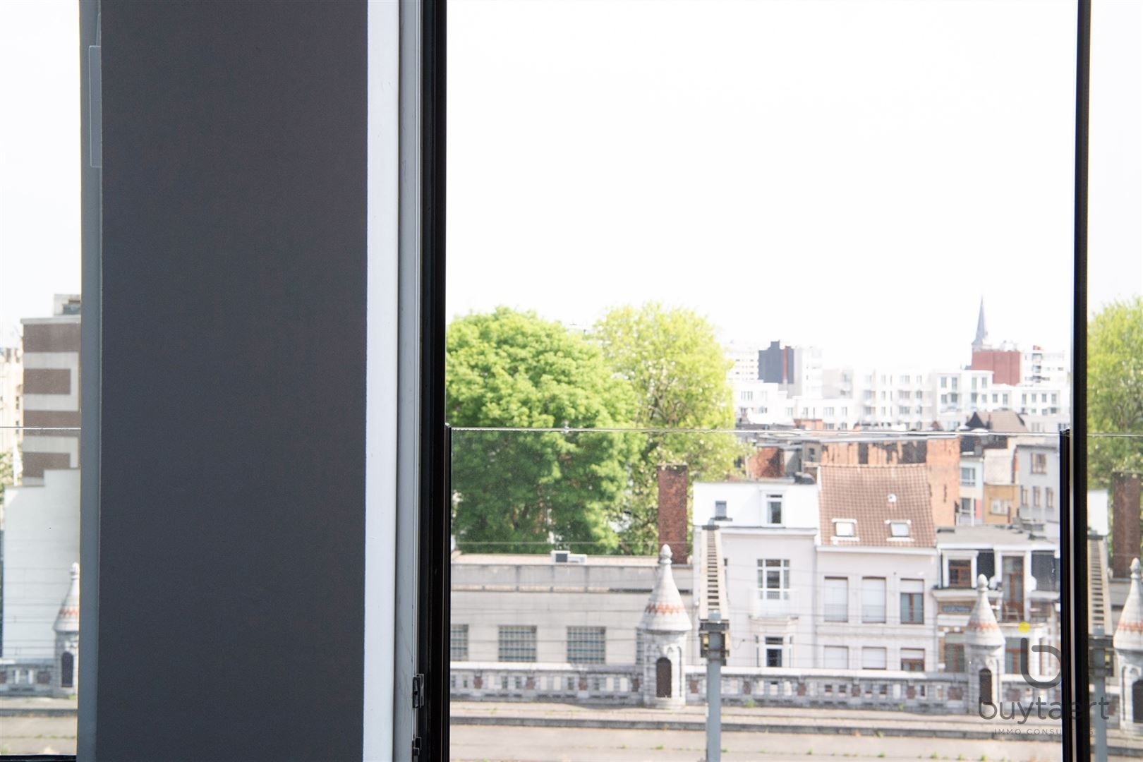 Lichtrijk hoekappartement met prachtig vergezicht over de stad + P foto 16