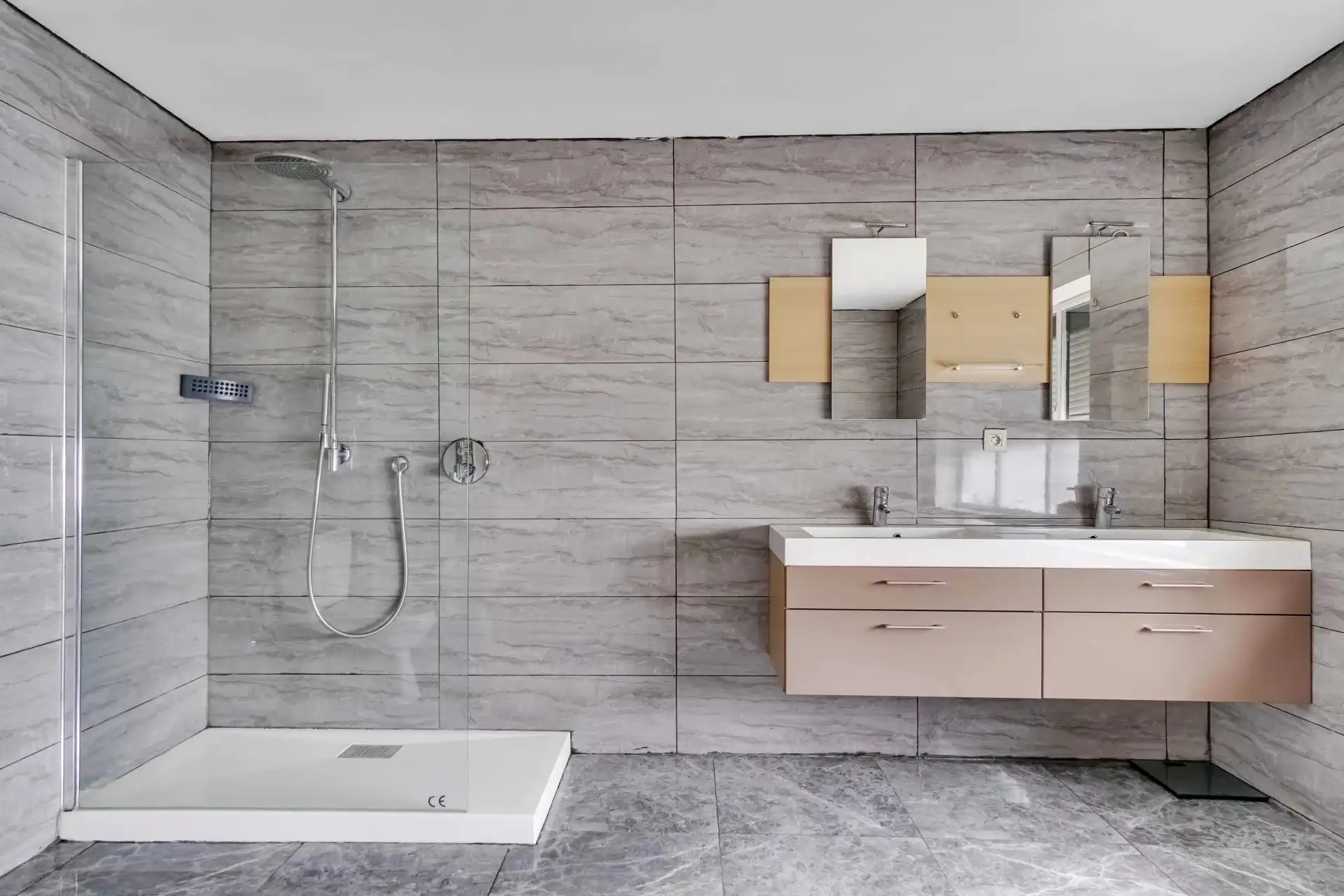 Gerenoveerde gezinswoning met 5 slaapkamers foto 10