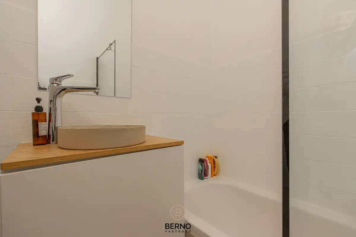 Gerenoveerd gelijkvloersappartement foto 10