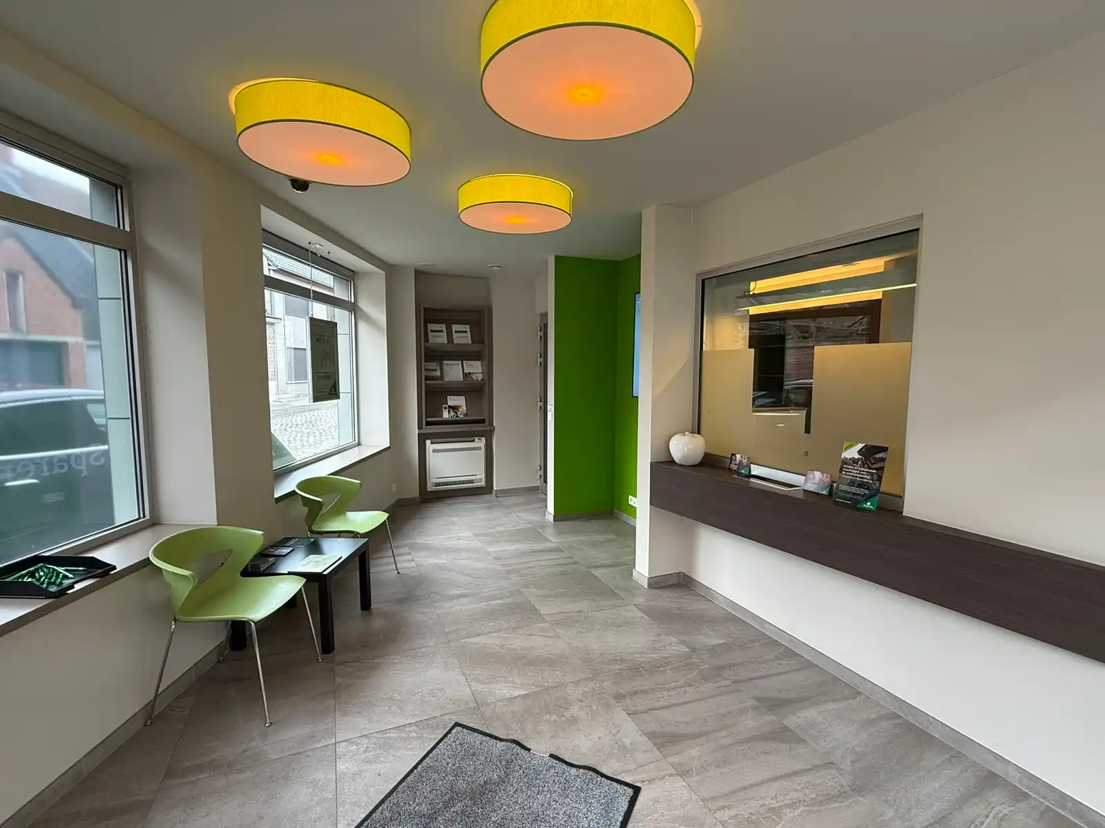  Polyvalente commerciële ruimte met  garage  foto {{pictureIndex}}