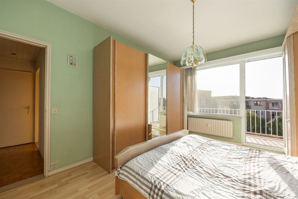 Ruim, instapklaar appartement (107m²) met visgraatparket en zuidgericht terras. foto 11