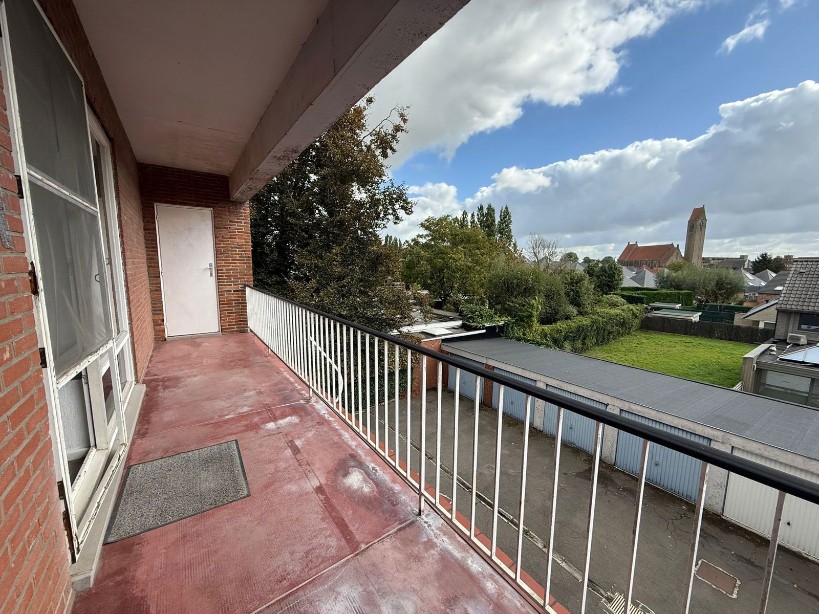 Appartement met 3 slaapkamers, balkon en garage nabij het centrum foto 10
