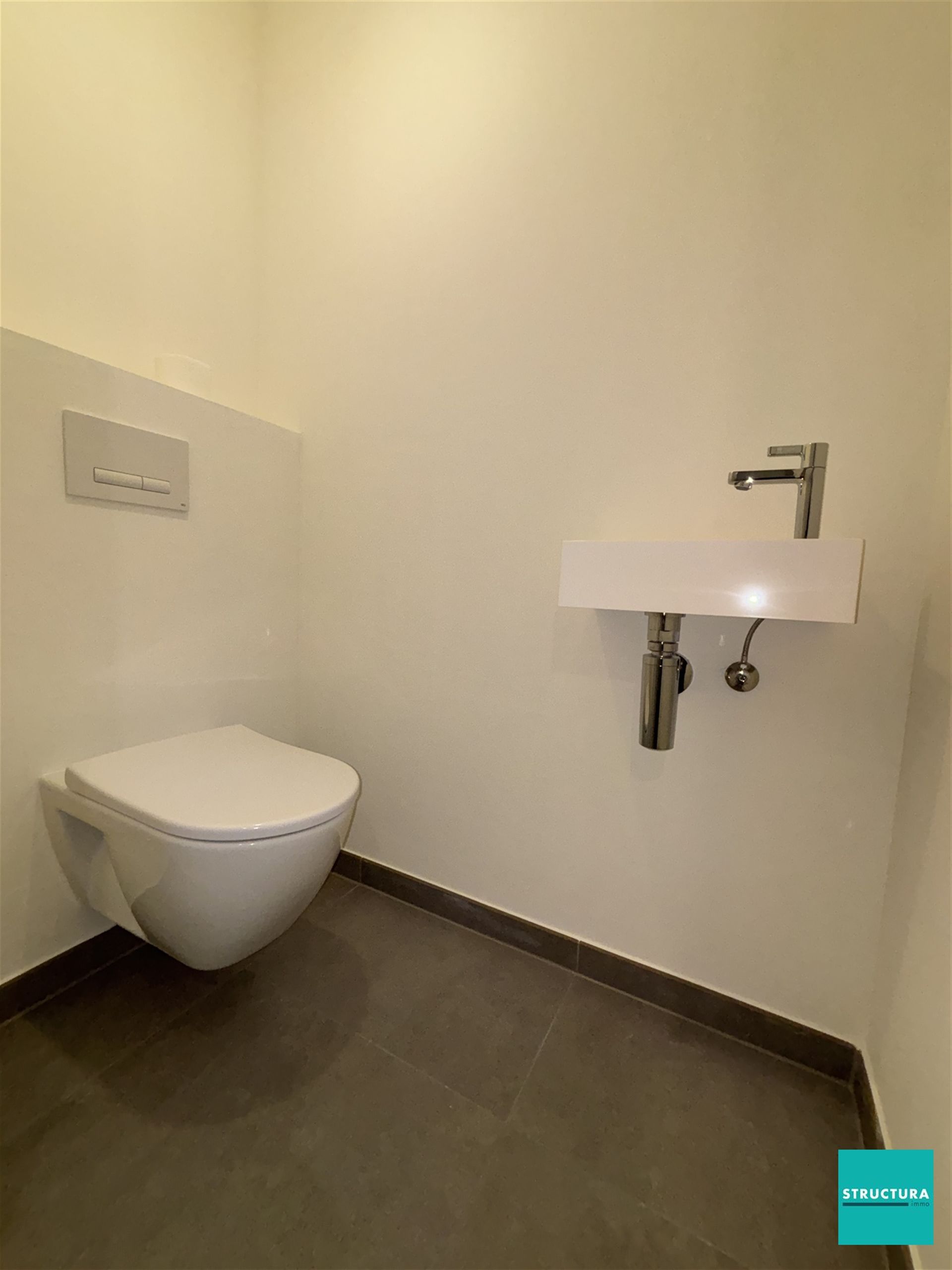 Ruim nieuwbouw appartement met tuin en staanplaats foto 15