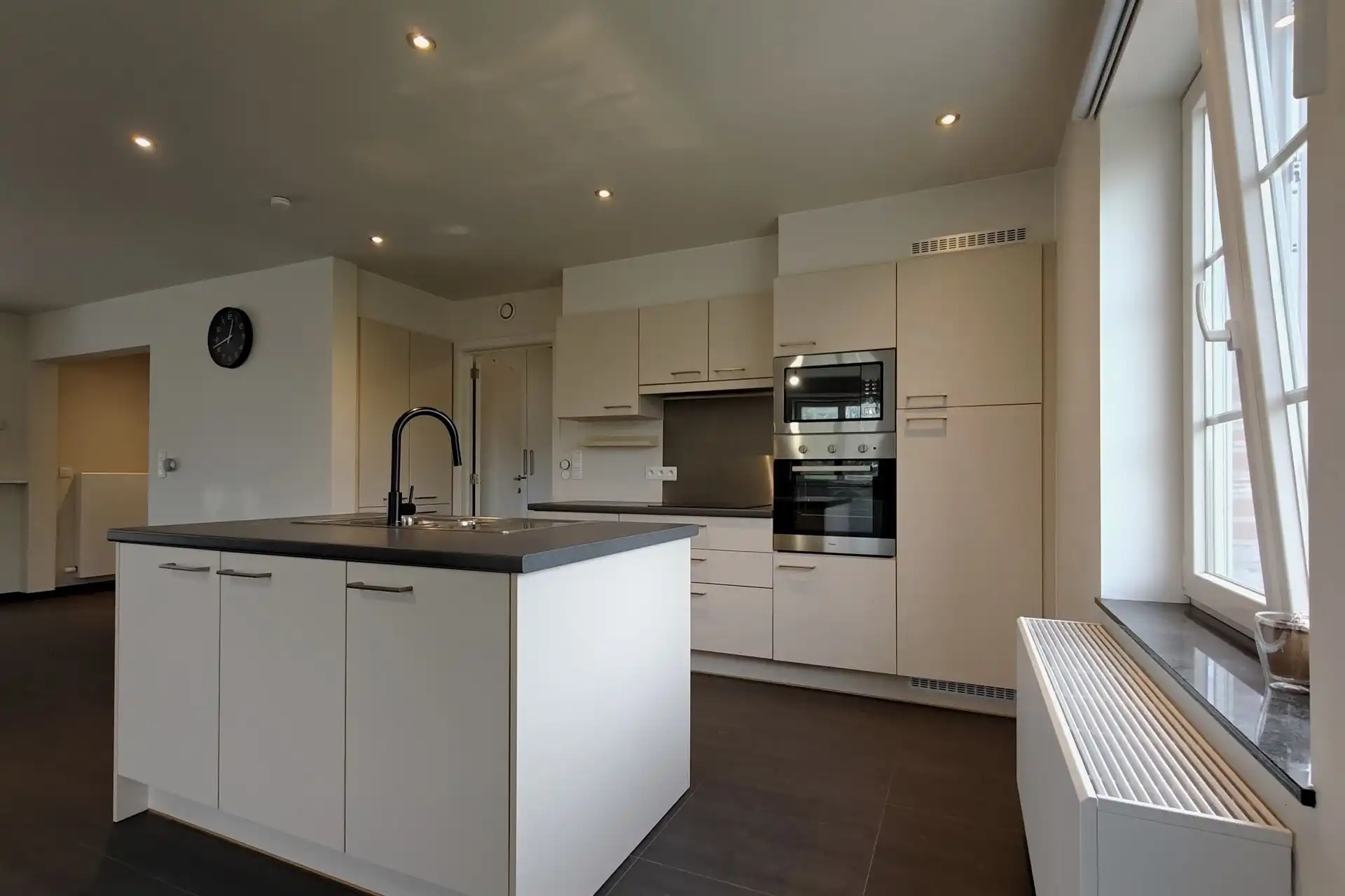 Ruime duplex (197m²) in een residentiële woonwijk te Munsterbilzen foto 8