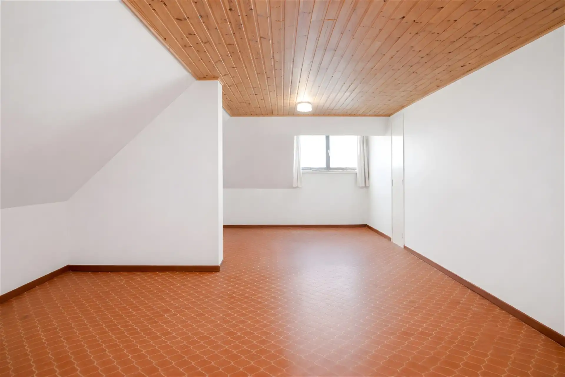 Villa met gelijkvloers wonen en zuidoost gerichte tuin foto 38