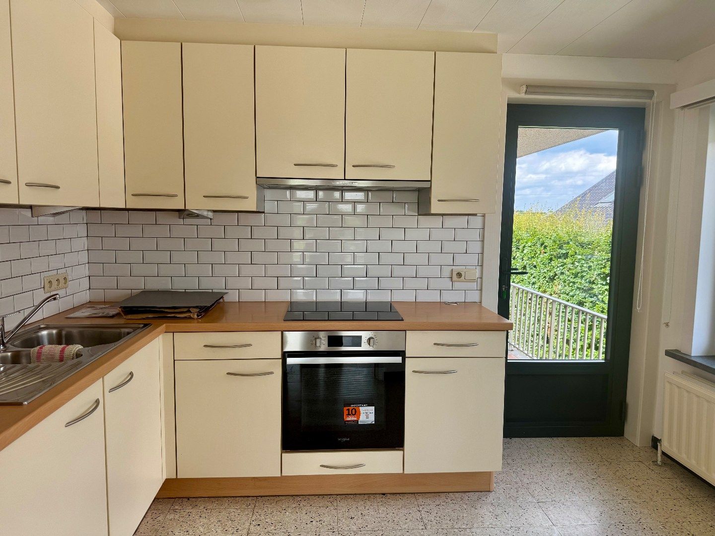 Mooi instapklaar 2-slaapkamerappartement met garage en parking in Merchtem foto 9