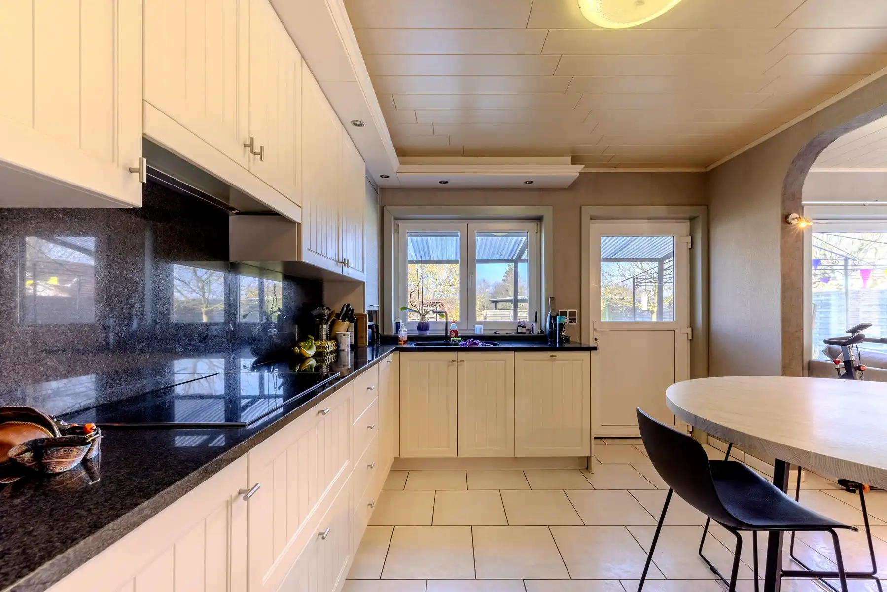 Zeer energiezuinige woning met 5 slpks op ca. 769 m² grond.  foto 4