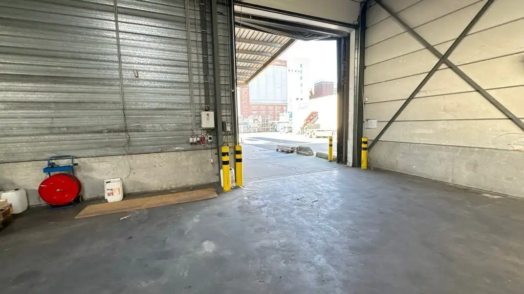 Magazijn te huur in semi-industrieel complex Vaartkaai in Merksem foto 3