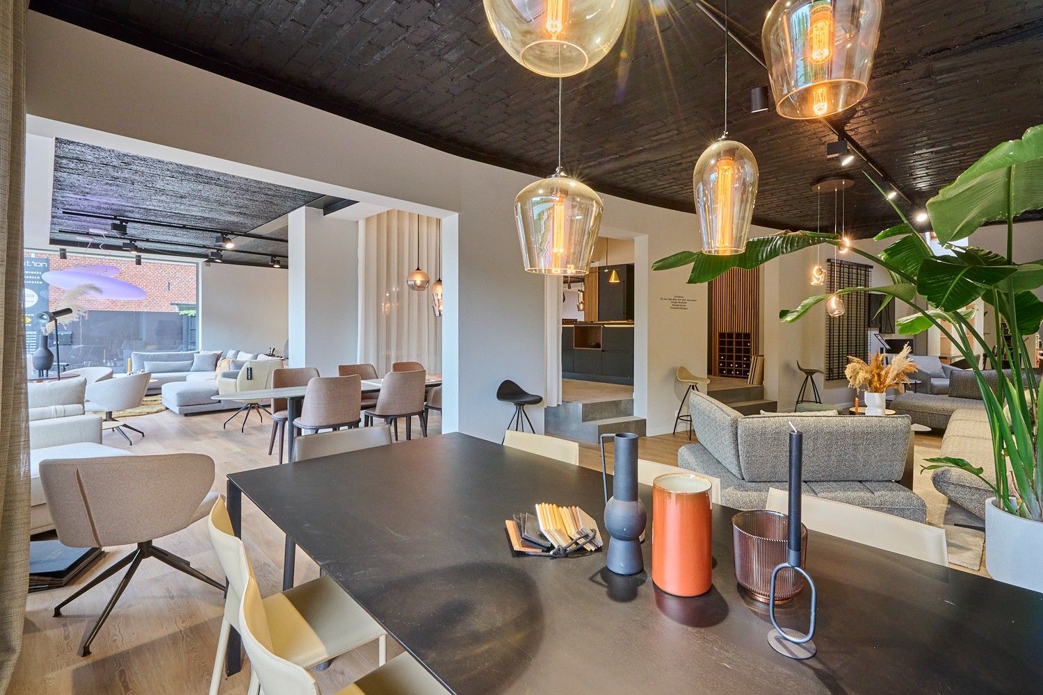 Showroom met magazijn foto 21